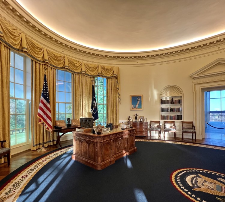 william-j-clinton-library-and-museum-photo